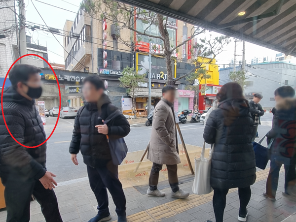 옴부즈만 실사 현장에 전직 정무실장 등장…그 배경에 쏠린 시선 기사 이미지