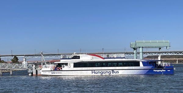 여의도 기점 동·서 분리…한강버스 ‘2막’ 시작 기사 이미지