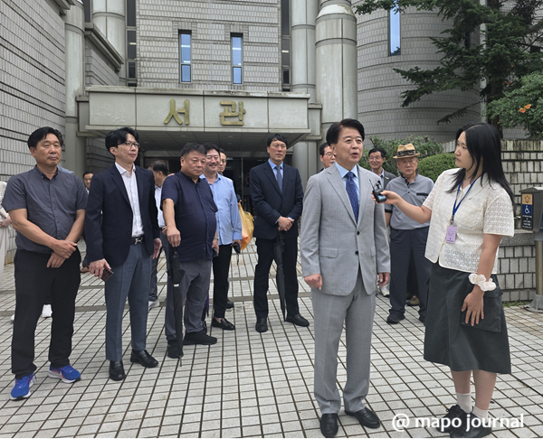 판결은 법정에서 끝났는데, 정치는 SNS에서 다시 시작됐다