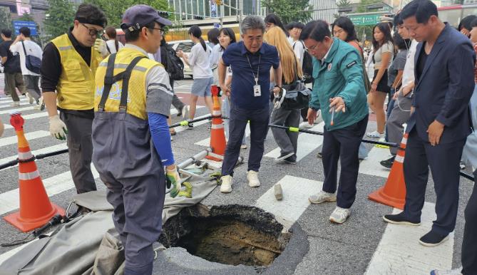 도로관리에 구멍 없는 마포구, '발밑 불안 요소 제거' 총력 기사 이미지