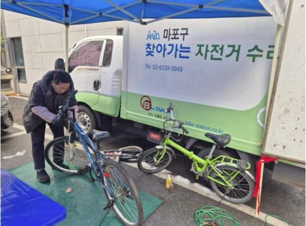 자전거 타기 좋은 계절, 마포구 찾아가는 수리센터에서 안전 점검하세요