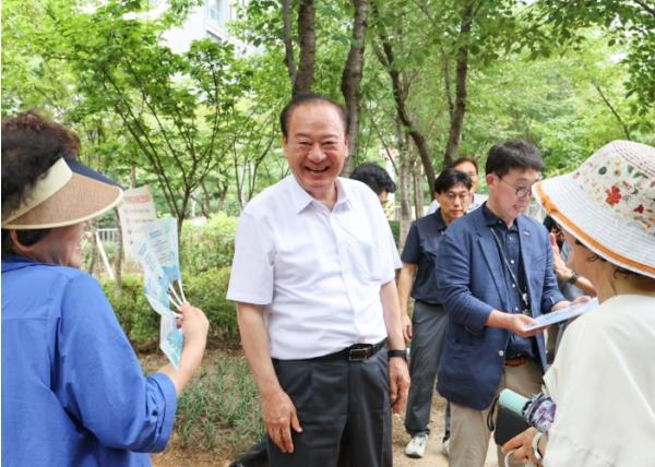 주민 목소리 따라 현장으로… 유동균 마포구청장 사업 예정지 찾아