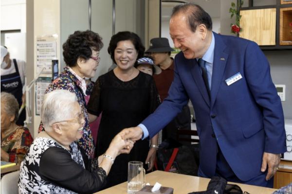 경로당 운영도 AI 시대! 마포구, 어르신 수고로움 던다