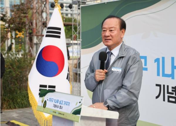 “우리 가족 나무가 생겼어요!” 마포구,‘1가구 1나무’기념식수 행사
